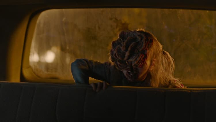 Creepy Kid Clicker in the backseat of a car