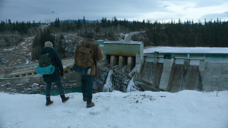 Joel and Ellie look over a hydro-electric dam