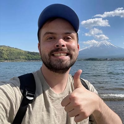 Thomas Richards Headshot