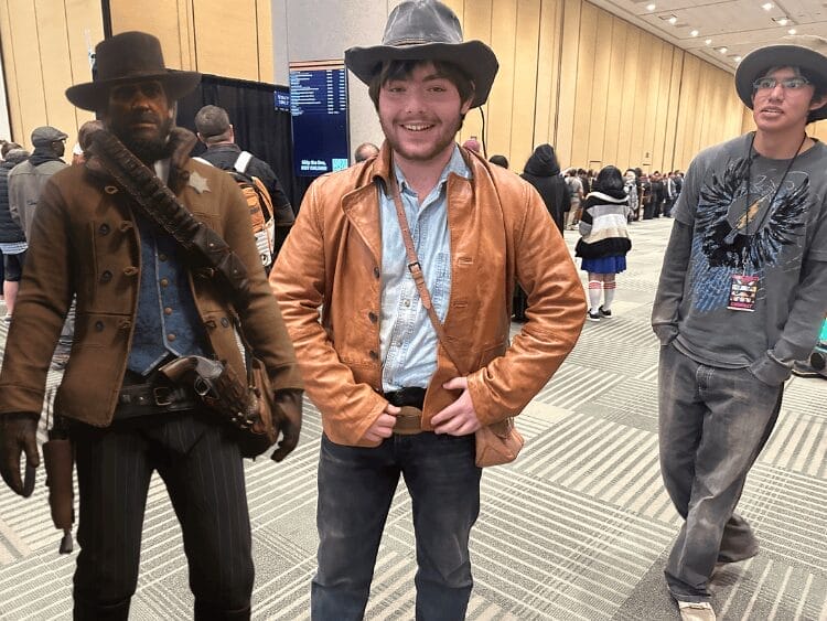 A cosplayer dressed as Arthur Morgan
