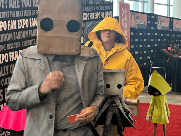Two cosplayers, one is Mono and one is Six both from Little Nightmares 2