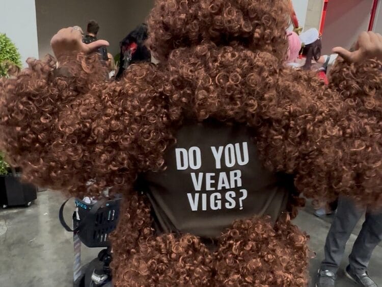 The back of the wig coat has a sign that says "Do you vear vigs?"